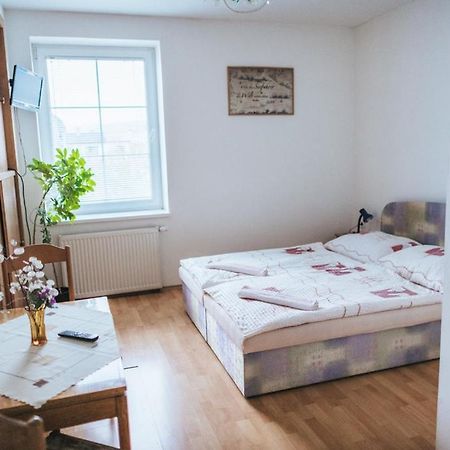 Klub U Namornika Dvůr Králové nad Labem Buitenkant foto