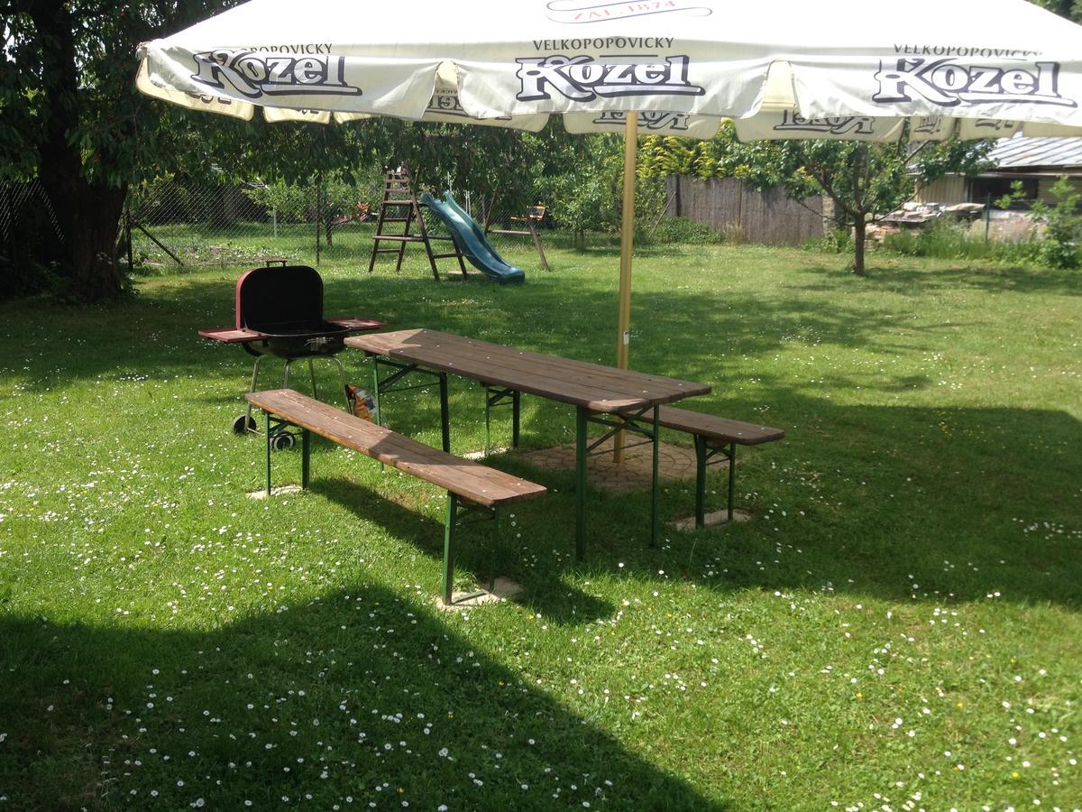 Klub U Namornika Dvůr Králové nad Labem Buitenkant foto